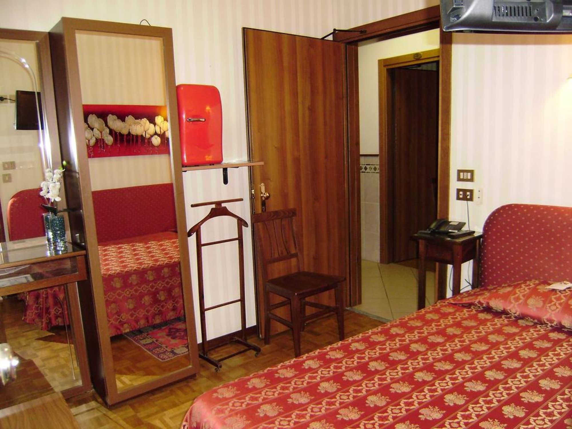 Hotel Italia City Center Мантуя Екстер'єр фото
