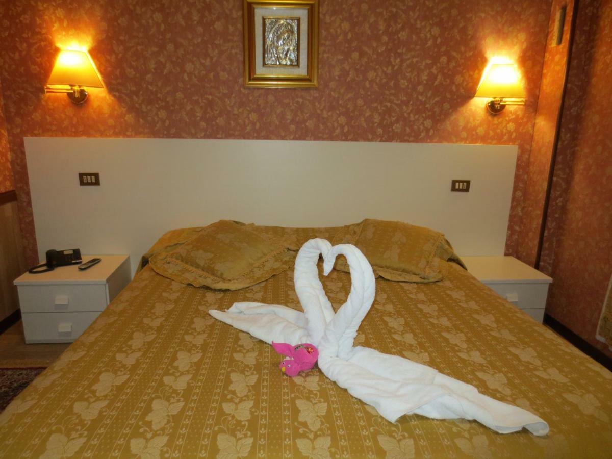 Hotel Italia City Center Мантуя Екстер'єр фото